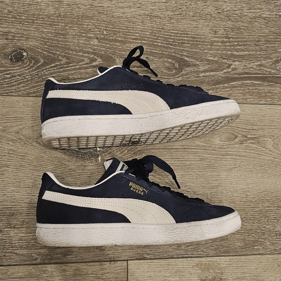 [LIKE NEW] Navy Puma Suede Classic Sneakers COMES WITH BOX (worn once)Blue Laces - Picture 4 of 11